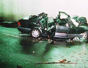 Разбитый Mercedes, в котором погибла леди Ди, стоит бешеных денег