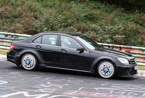 Папарацци заметили на испытаниях будущий седан Mercedes C63 AMG Black Series