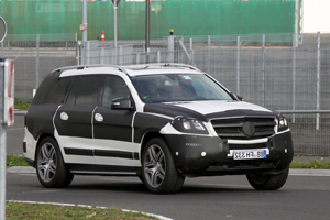 Mercedes GL63 AMG 2012 модельного года был замечен на испытательном треке в Nurburgring